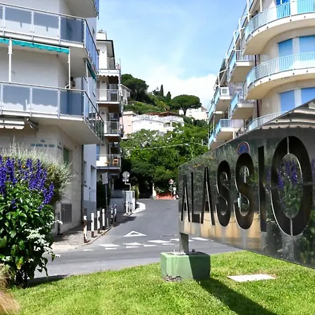 Vespucci Apartment *